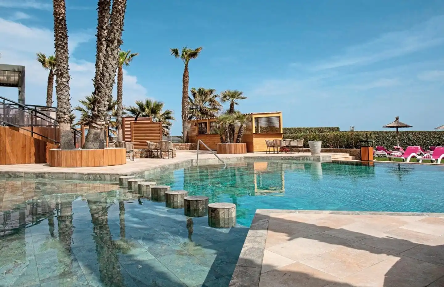 Les Flamants Roses Pool