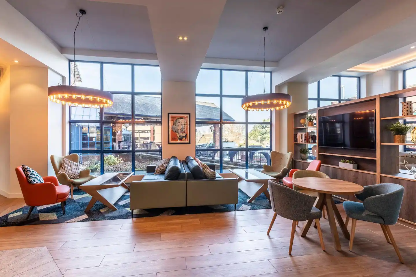 Holiday Inn Sutton Lobby