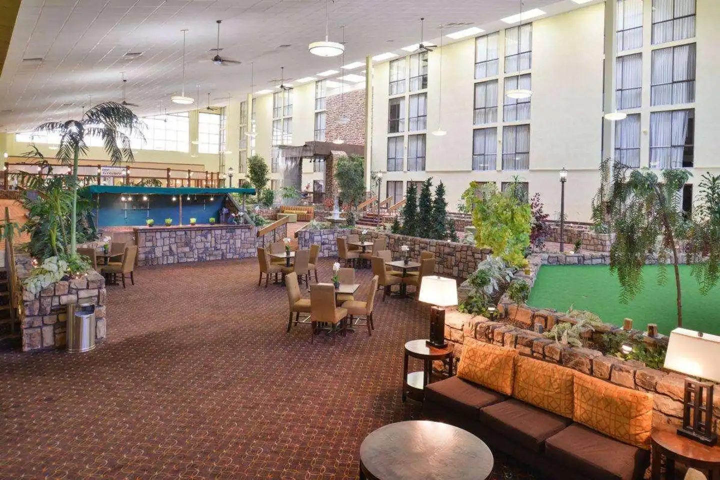 Ramada Plaza by Wyndham Sheridan Hotel & Convention Center Bar