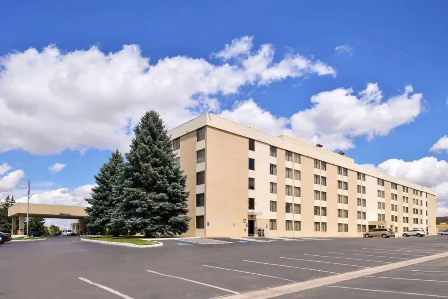 Ramada Plaza by Wyndham Sheridan Hotel & Convention Center Aussenansicht