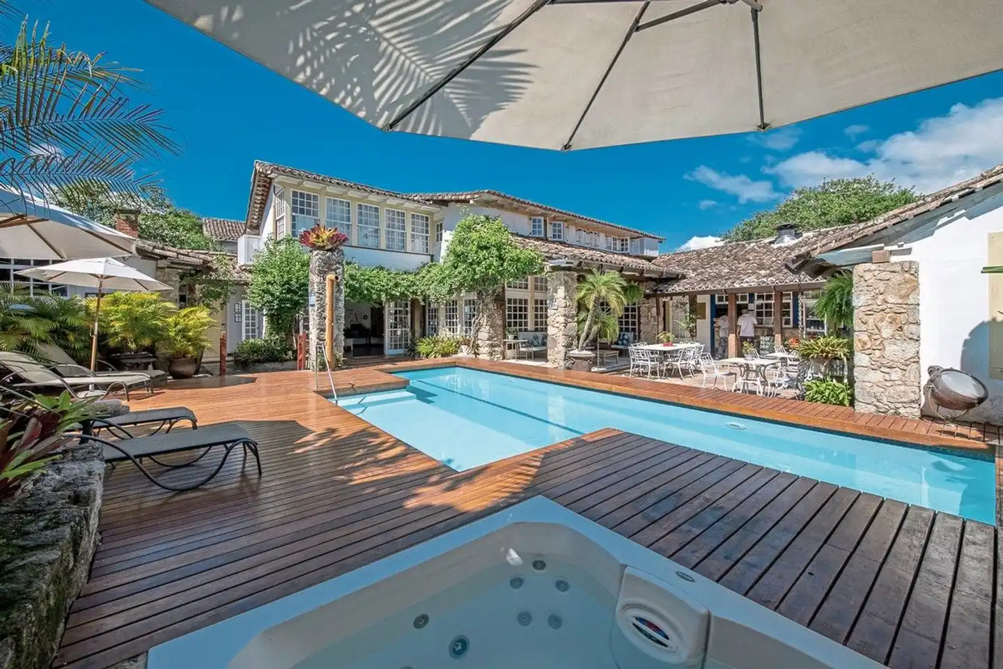Sandi Hotel Pool