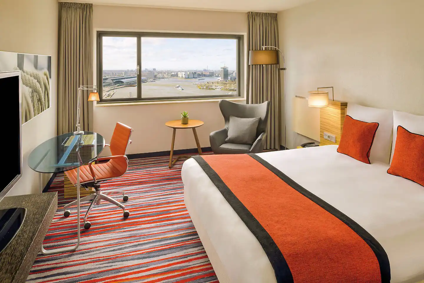 Mövenpick Hotel Amsterdam City Centre Wohnbeispiel