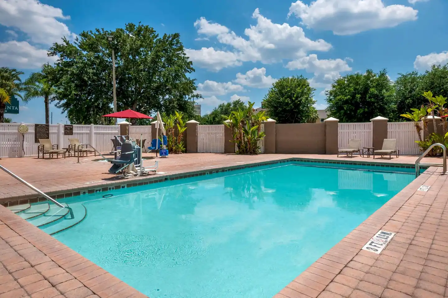 Comfort Suites Near Universal Orlando Resort Pool