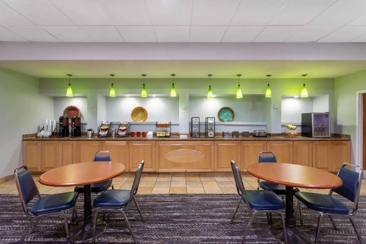 Ramada by Wyndham West Palm Beach Airport Bar