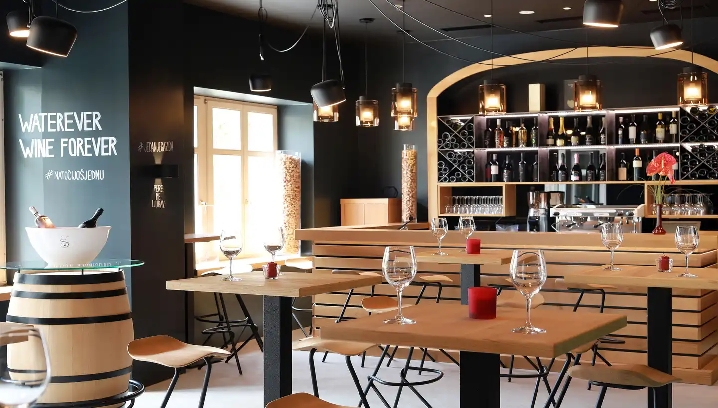Arbiana Hotel Bar