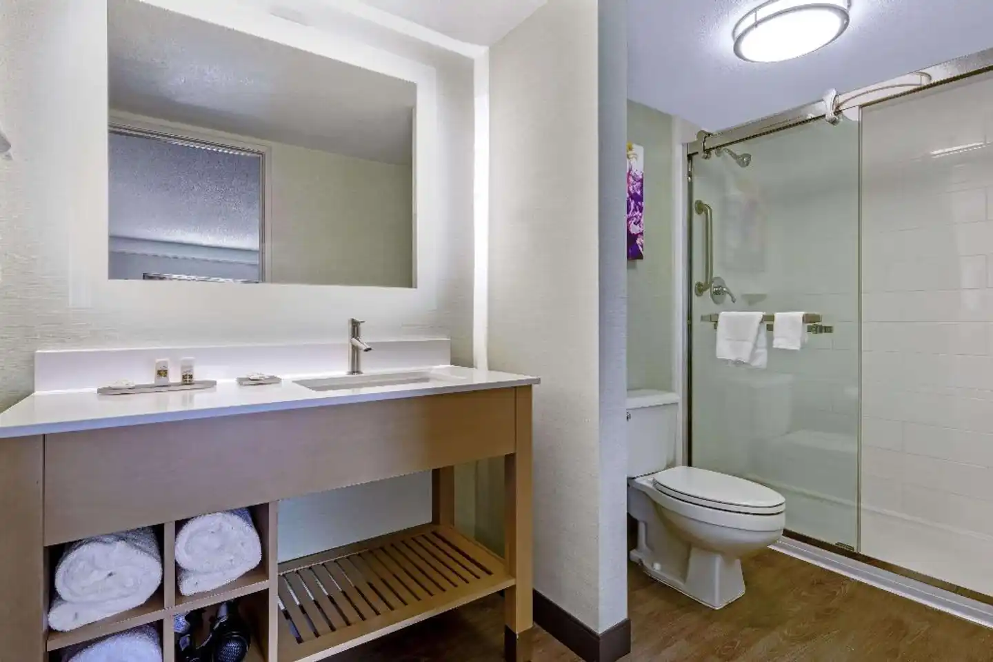 La Quinta Inn & Suites by Wyndham San Francisco Airport N Badezimmer