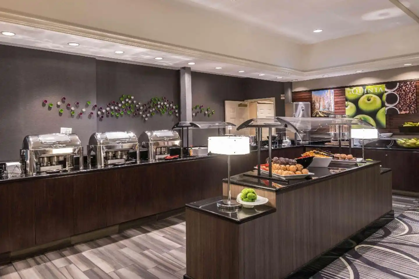 La Quinta Inn & Suites by Wyndham San Antonio Riverwalk Restaurant