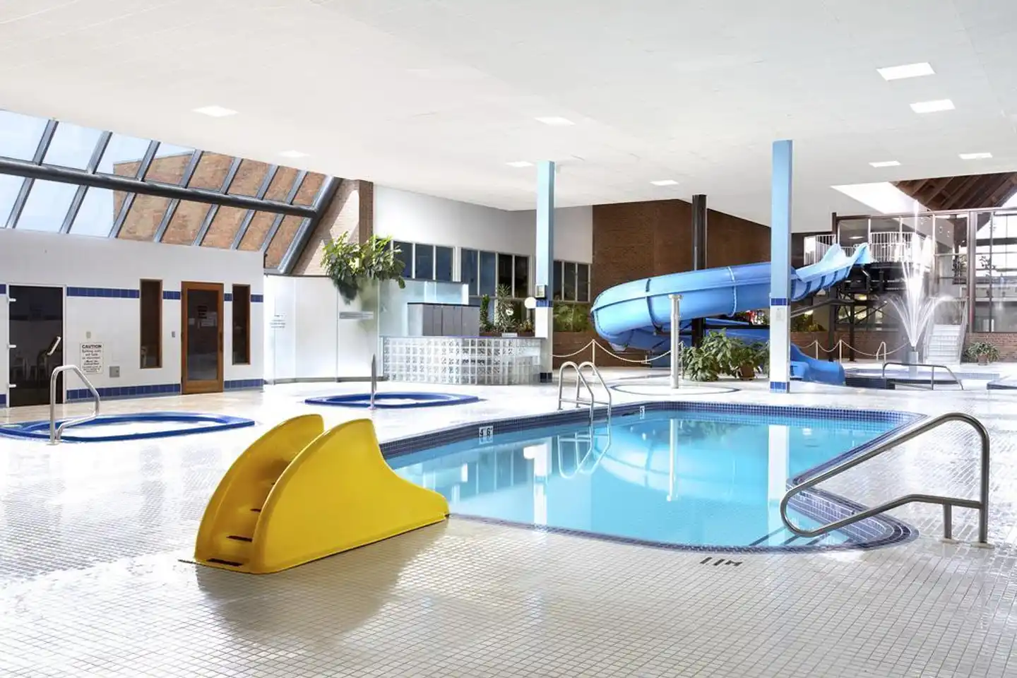 Ambassador Conference Resort Hallenbad