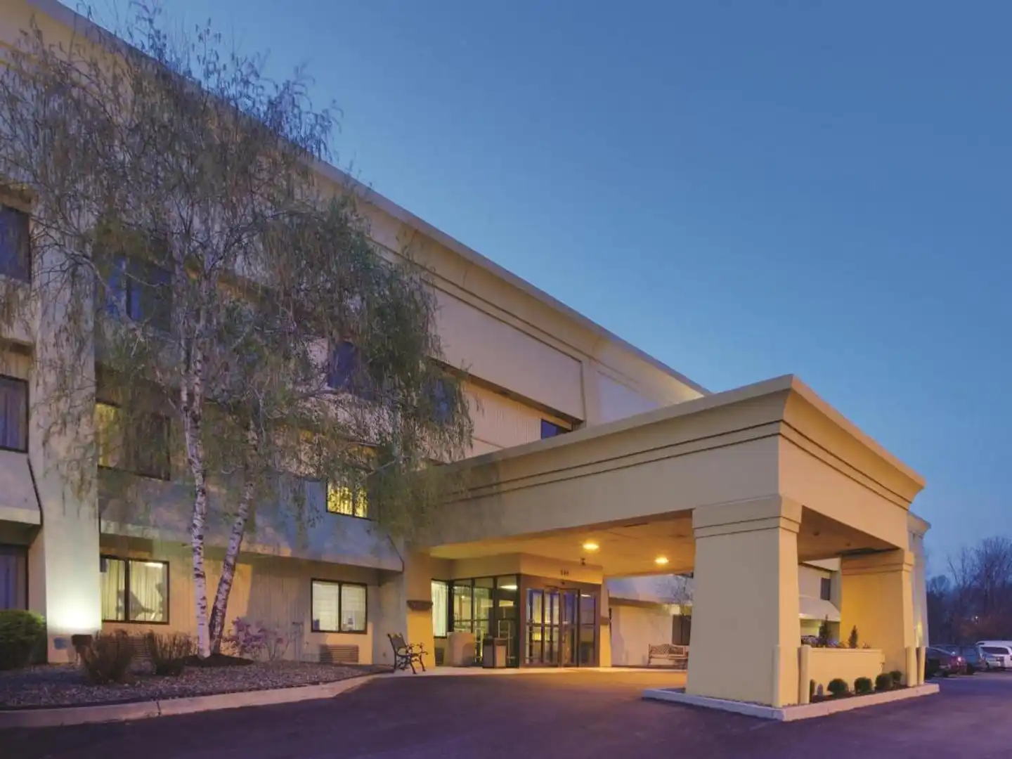 La Quinta Inn & Suites by Wyndham Harrisburg Airport Hershey Aussenansicht