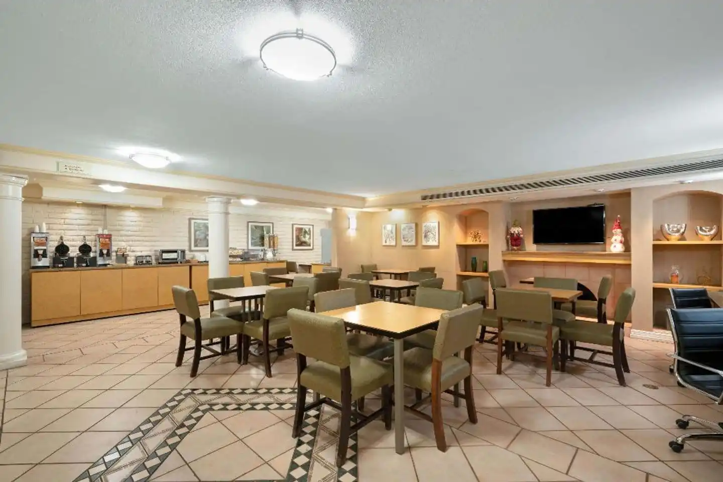 La Quinta Inn Phoenix Sky Harbor Airport Lobby