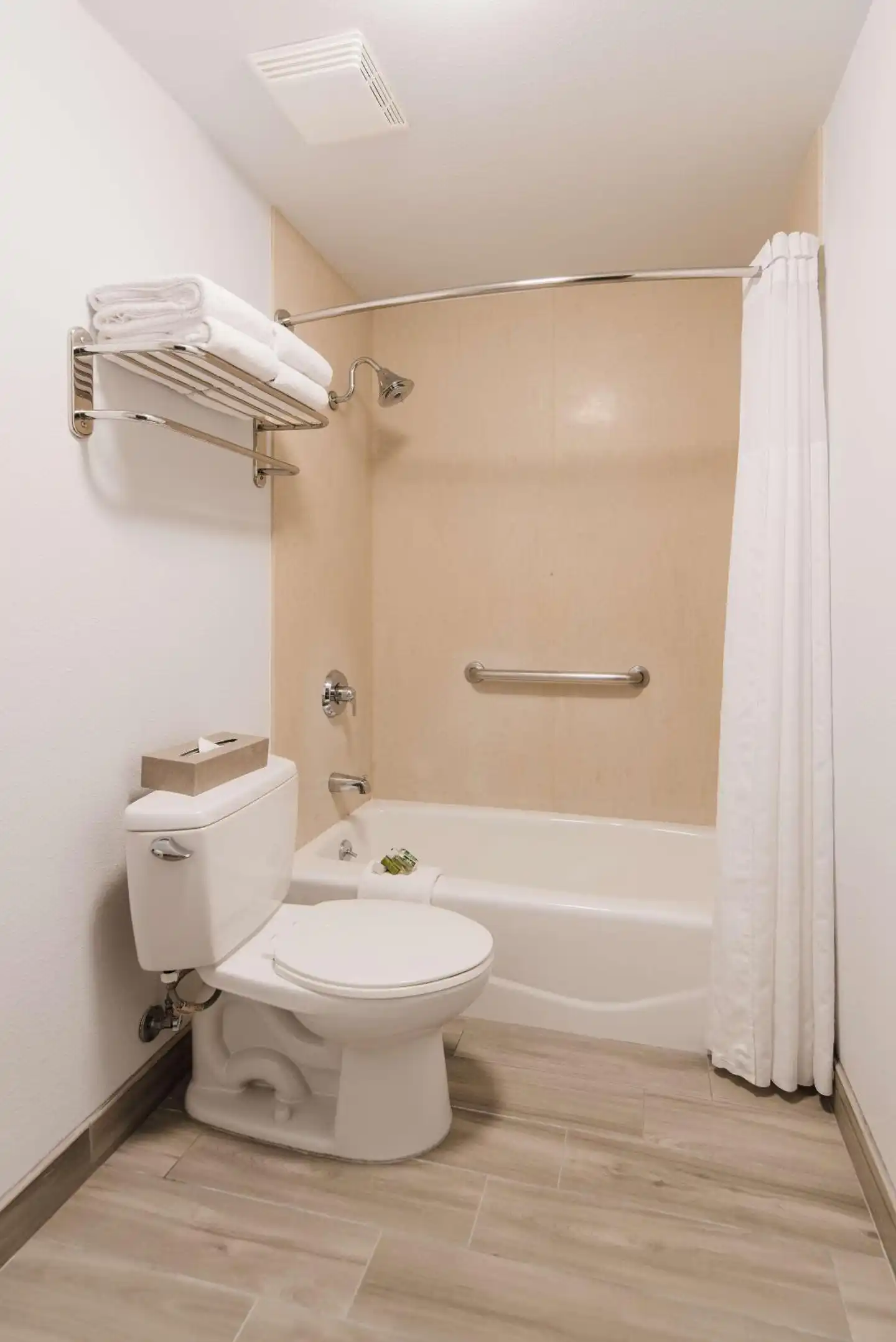 Best Western Plus Manhattan Beach Hotel Badezimmer