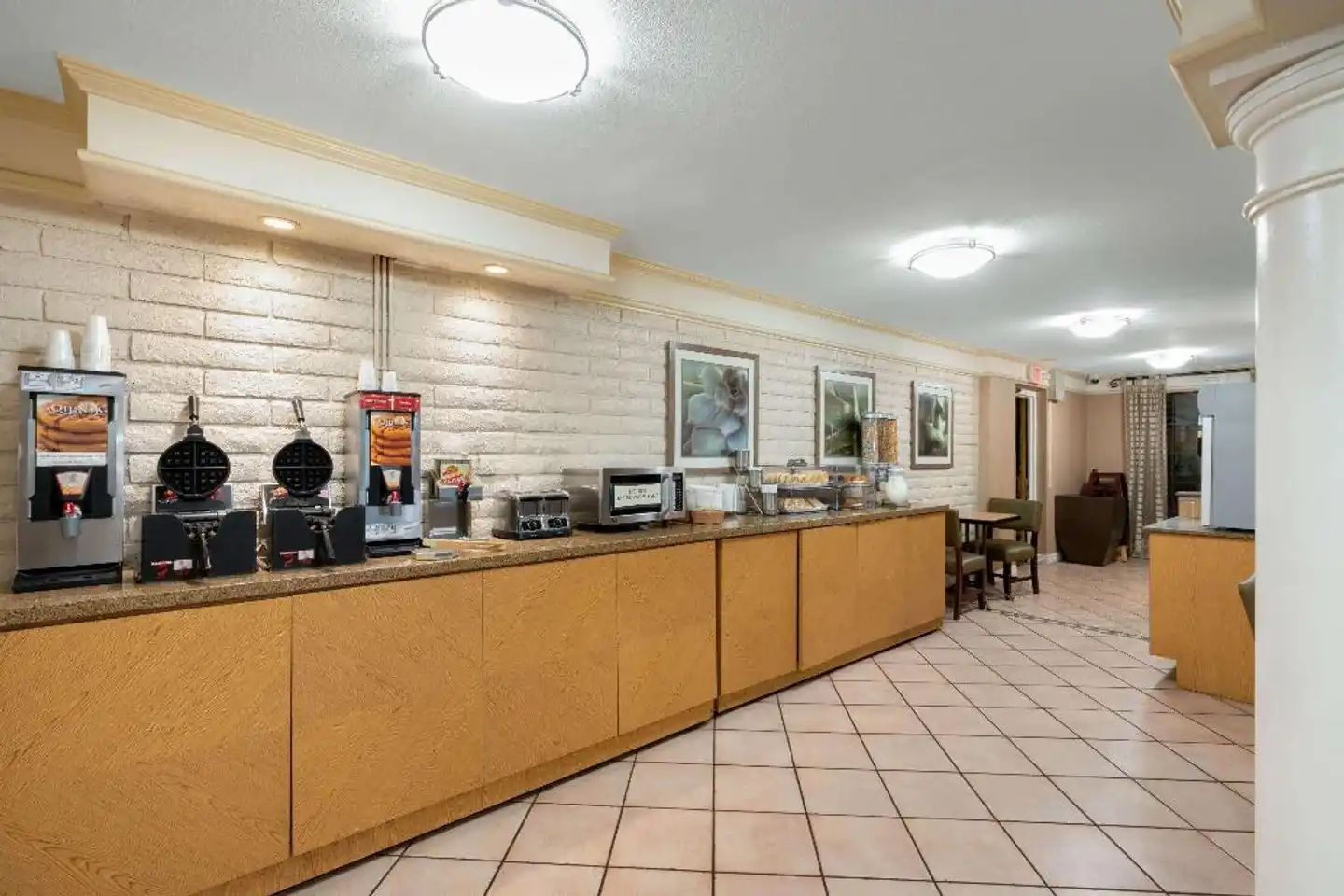 La Quinta Inn Phoenix Sky Harbor Airport Lobby