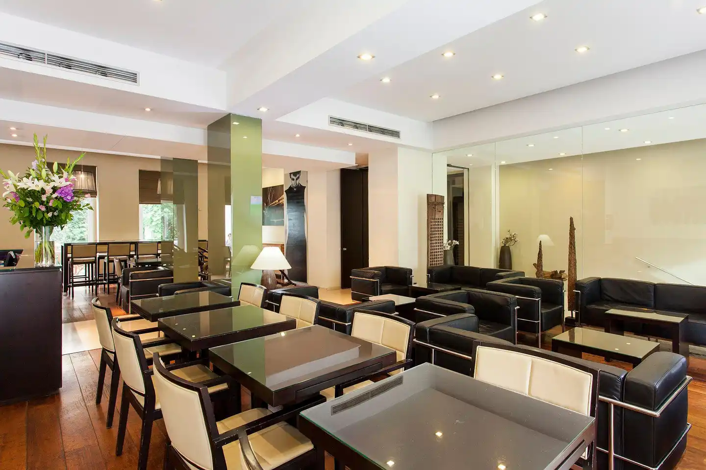 Quentin Design Lobby