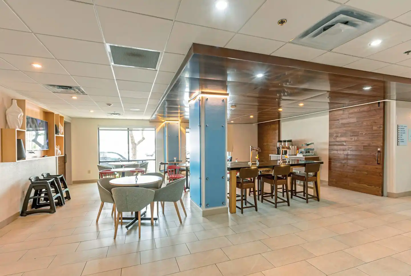 Holiday Inn Express Downtown French Quarter Area Bar