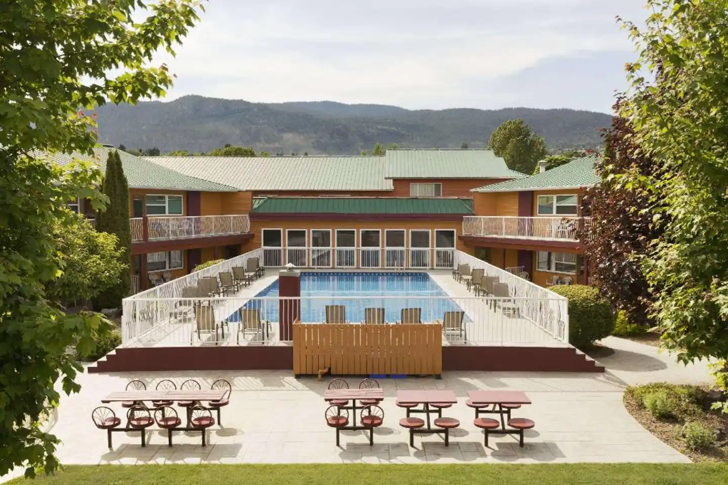 Days Inn by Wyndham Penticton Conference Centre Pool