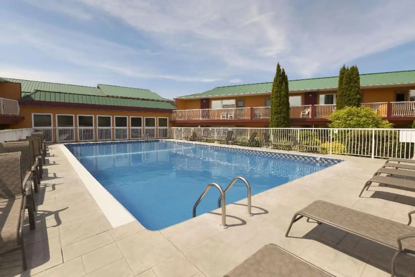 Days Inn by Wyndham Penticton Conference Centre Pool
