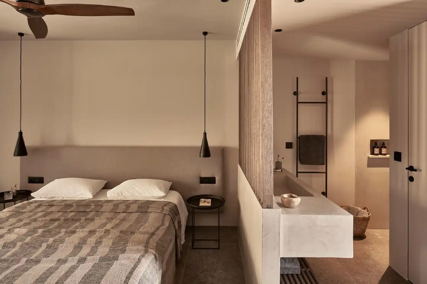 Theros All Suite Hotel BATHROOM