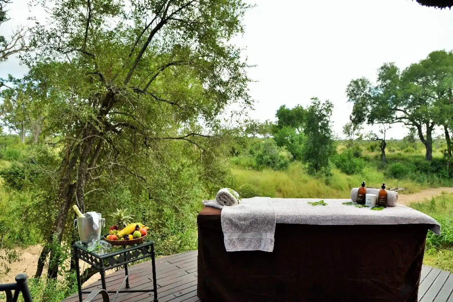 Hoyo Hoyo Safari Lodge Terrasse