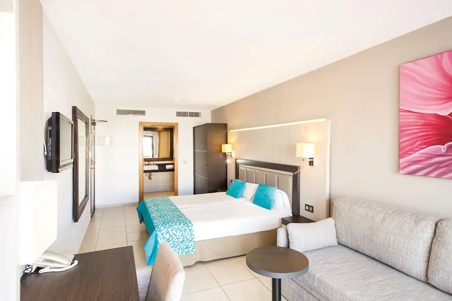 FERGUS Style Bahamas ACCOMMODATION