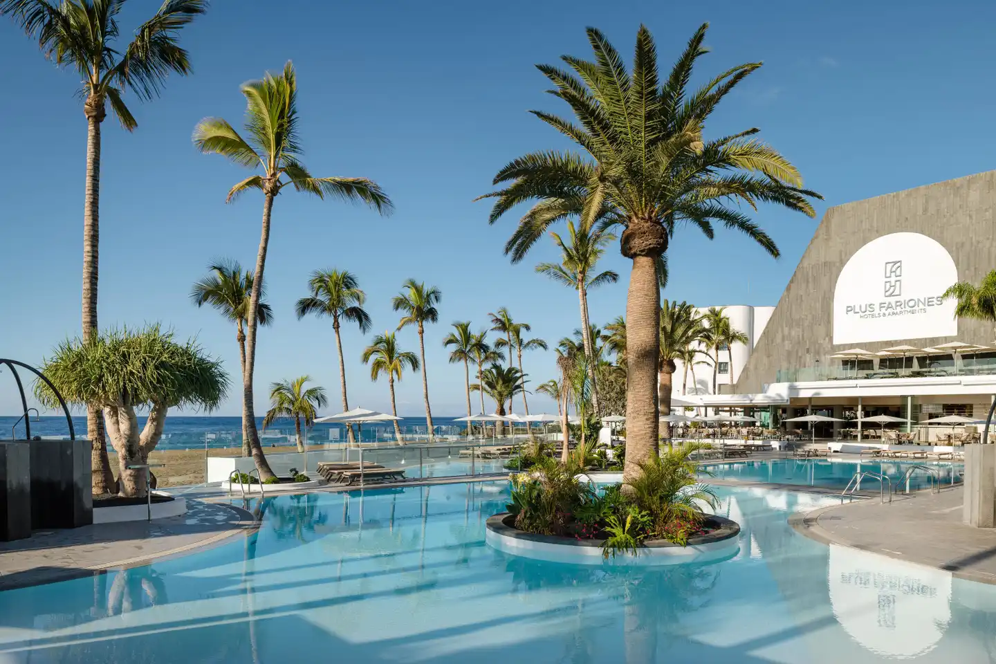 Plus Fariones Suite Hotel POOL