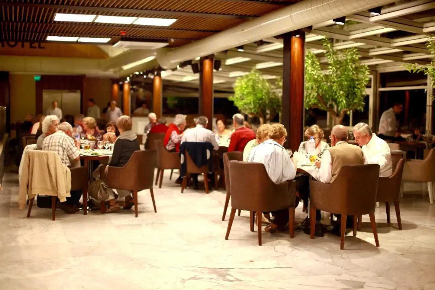 The Darkhill Hotel Personen