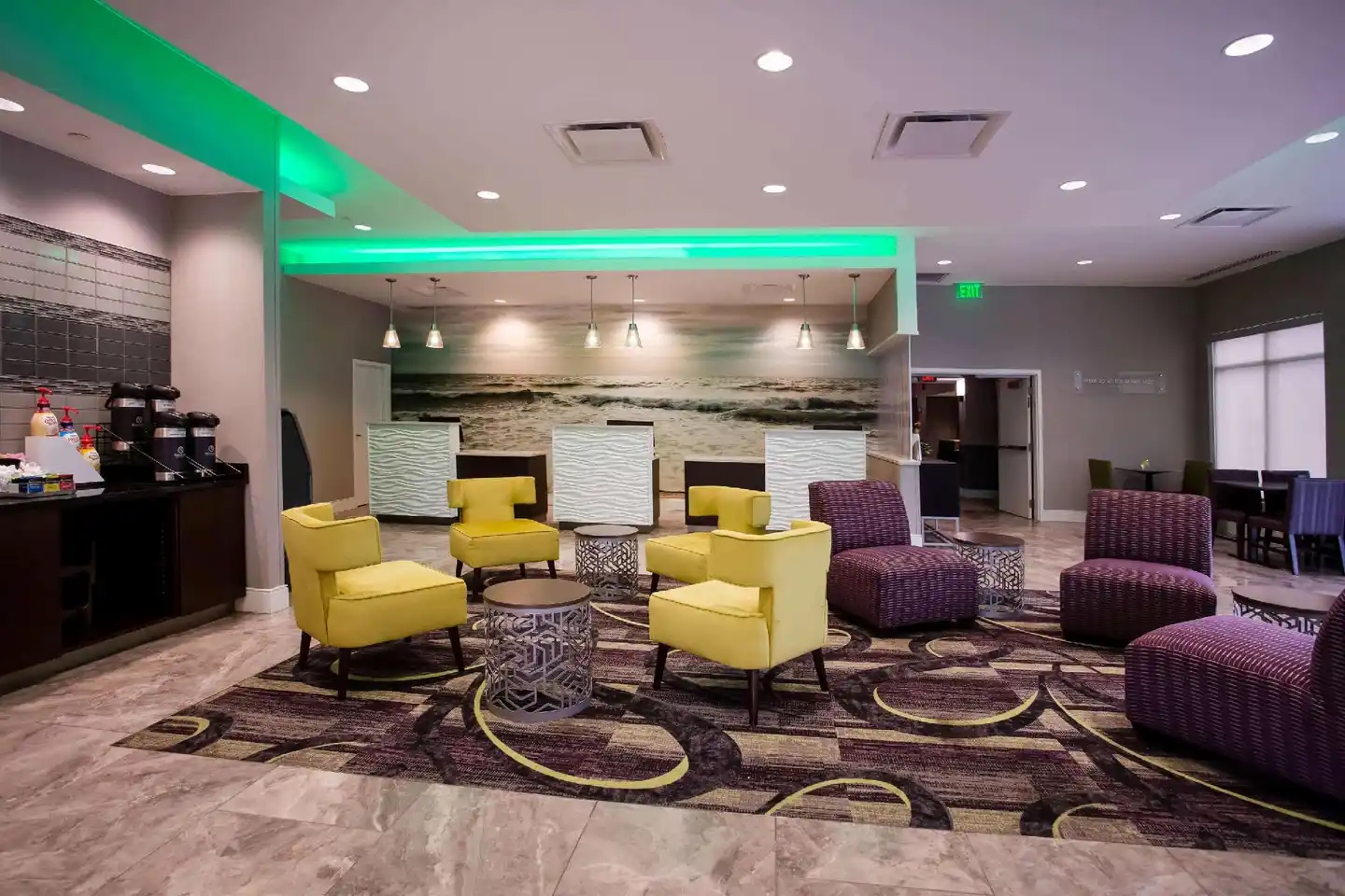 La Quinta Inn & Suites Virginia Beach Lobby