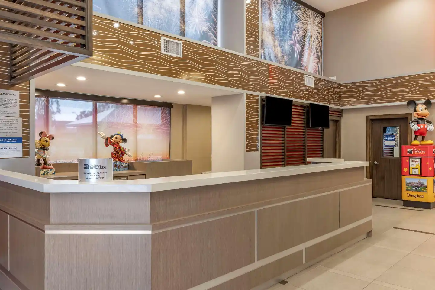 Best Western Plus Park Place Inn - Mini Suites Lobby
