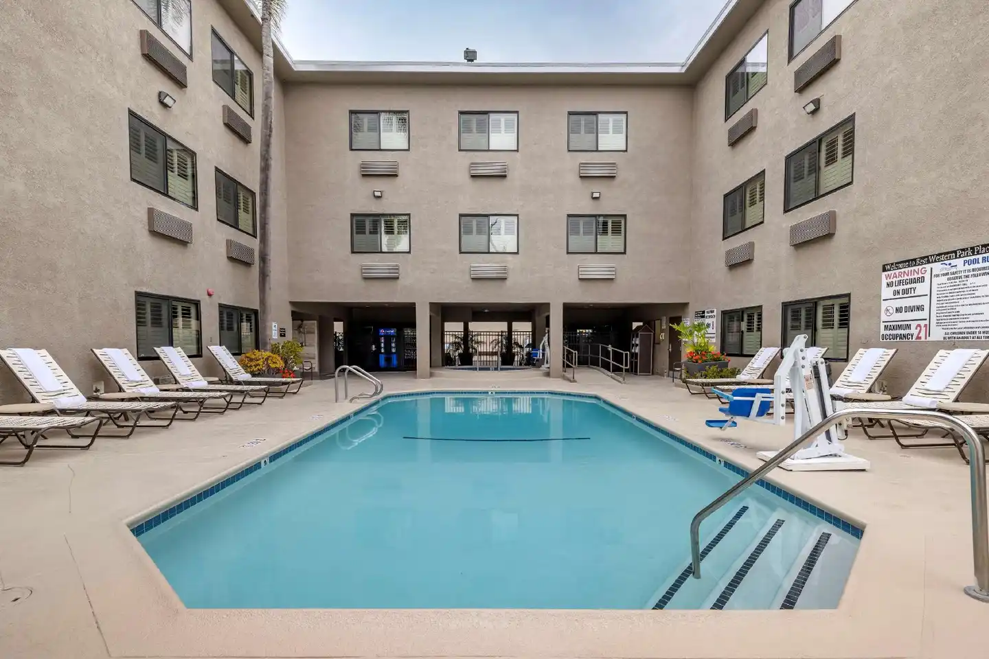Best Western Plus Park Place Inn - Mini Suites Pool