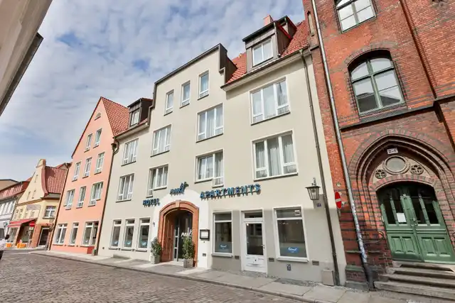 maakt Hotel & Apartments Aussenansicht