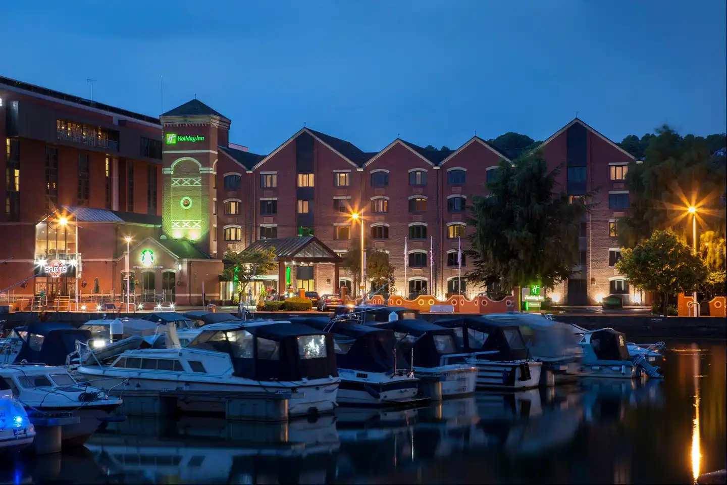 Holiday Inn Lincoln Aussenansicht