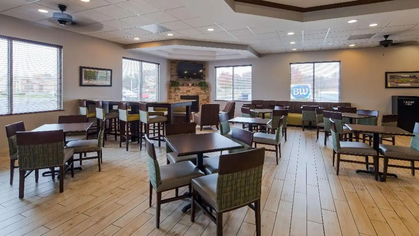 Best Western Port Columbus Lobby
