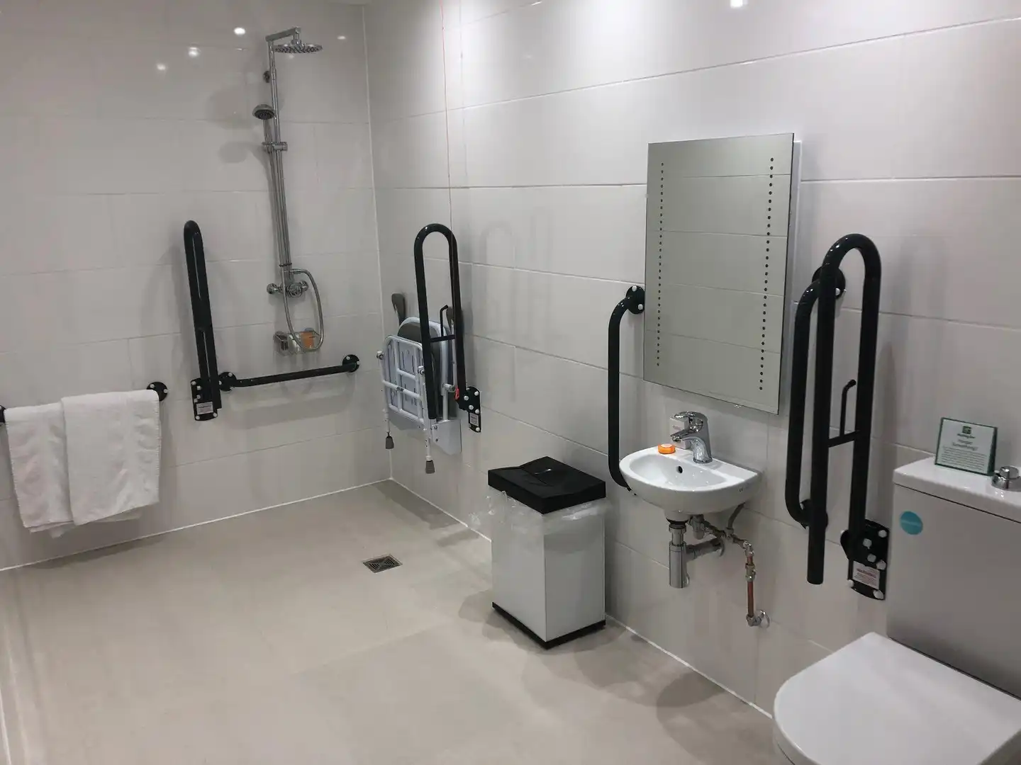 Holiday Inn Peterborough West Badezimmer