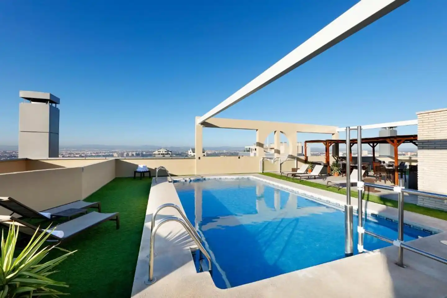 Eurostars Gran Valencia Pool