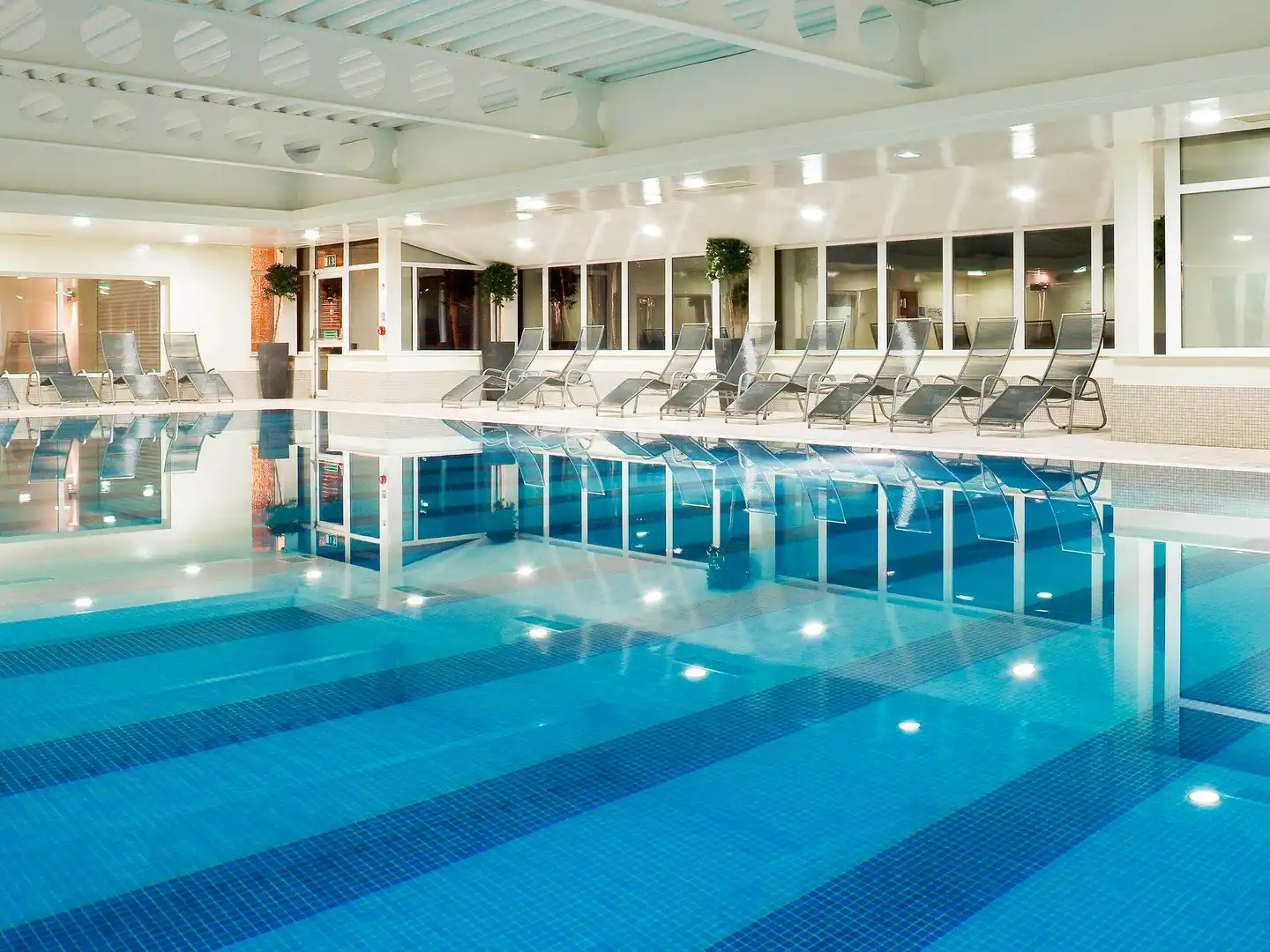 Mercure Manchester Norton Grange Hotel & Spa Hallenbad
