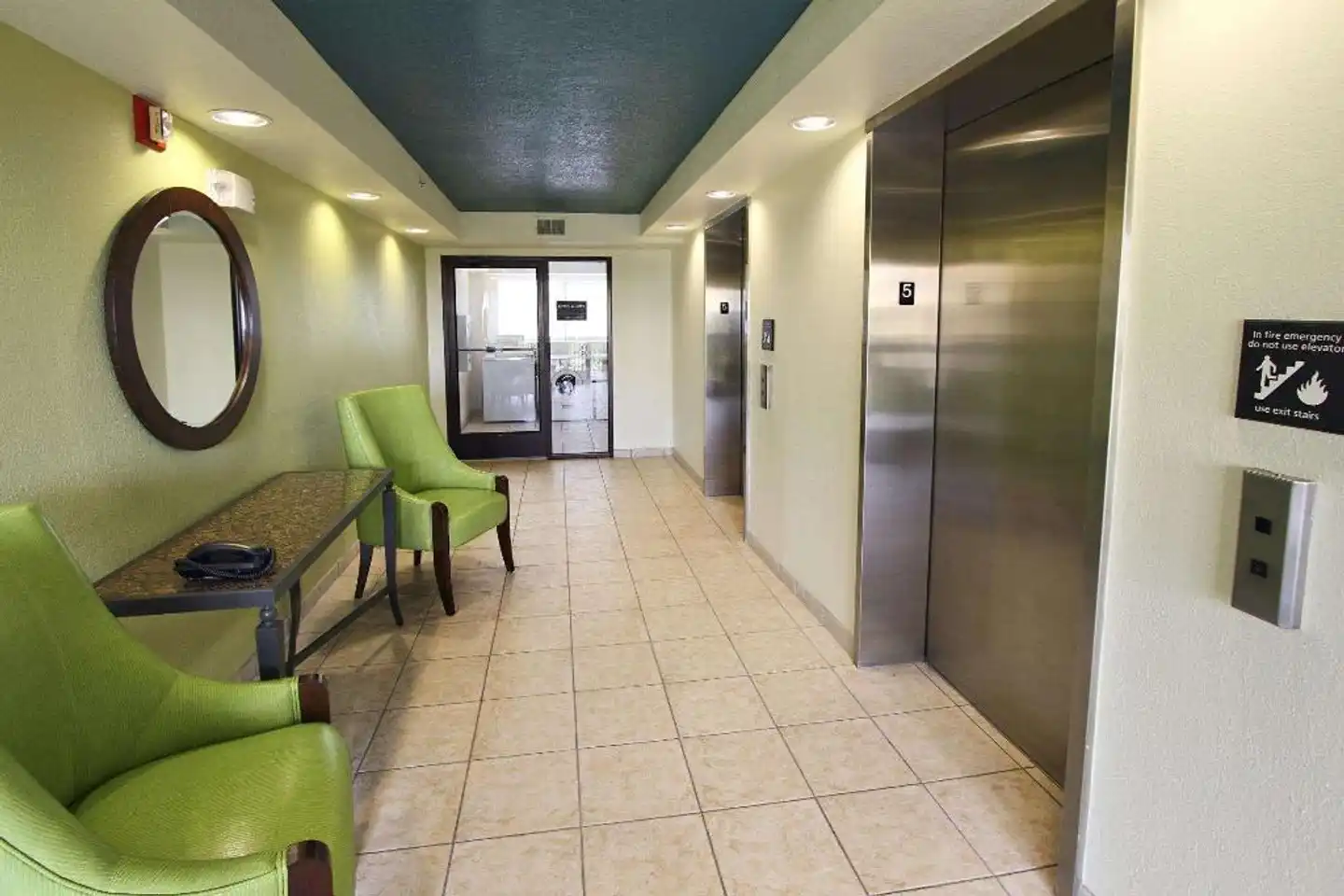 Hampton Inn Cocoa Beach/Cape Canaveral Lobby