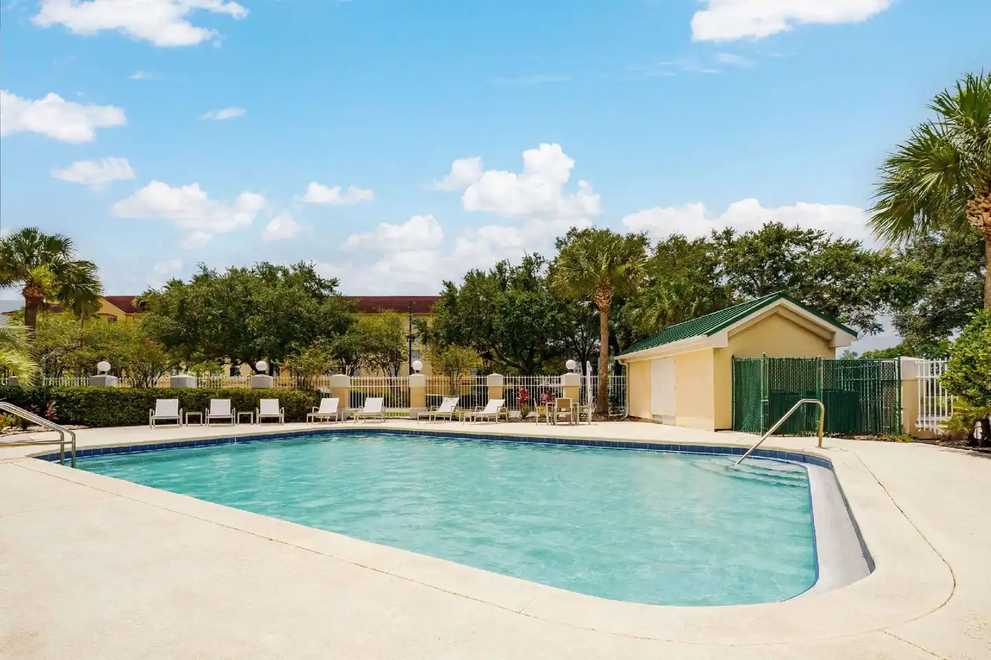 Country Inn & Suites by Radisson, Orlando Airport, FL Pool