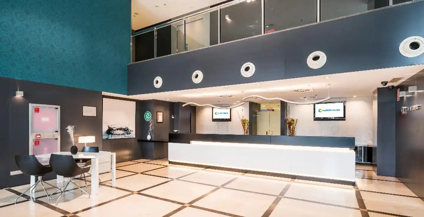 Hotel ILUNION Aqua 4 Aussenansicht