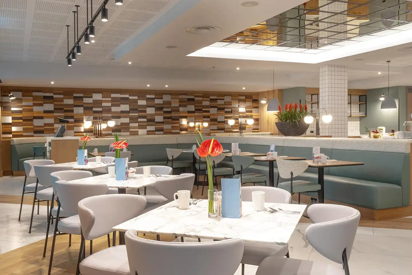 Crowne Plaza Marlow Lobby