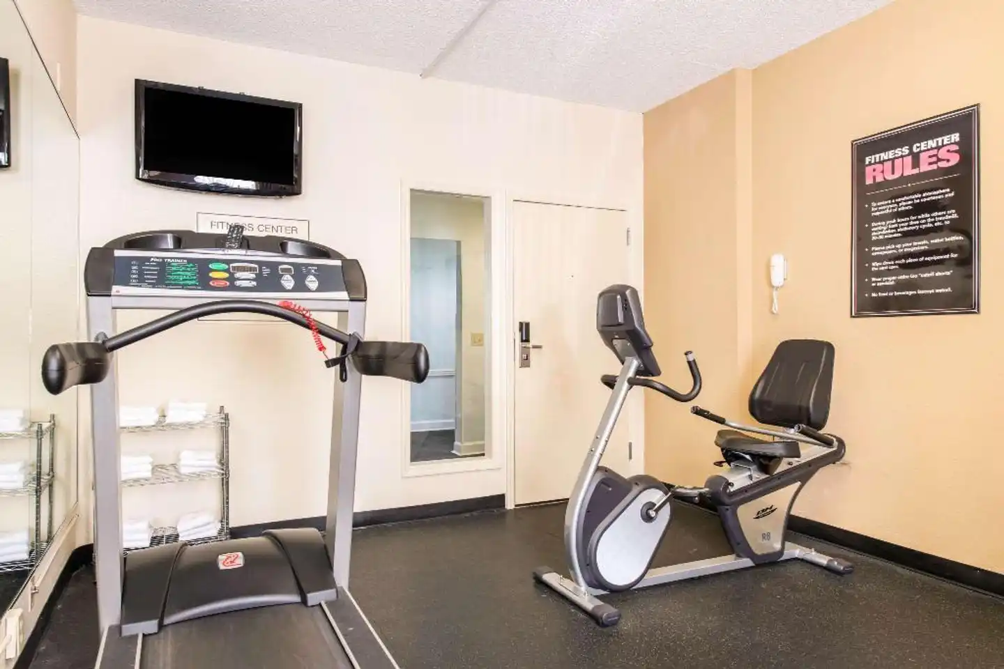Quality Inn & Suites Near The Theme Parks Sport und Entertainment