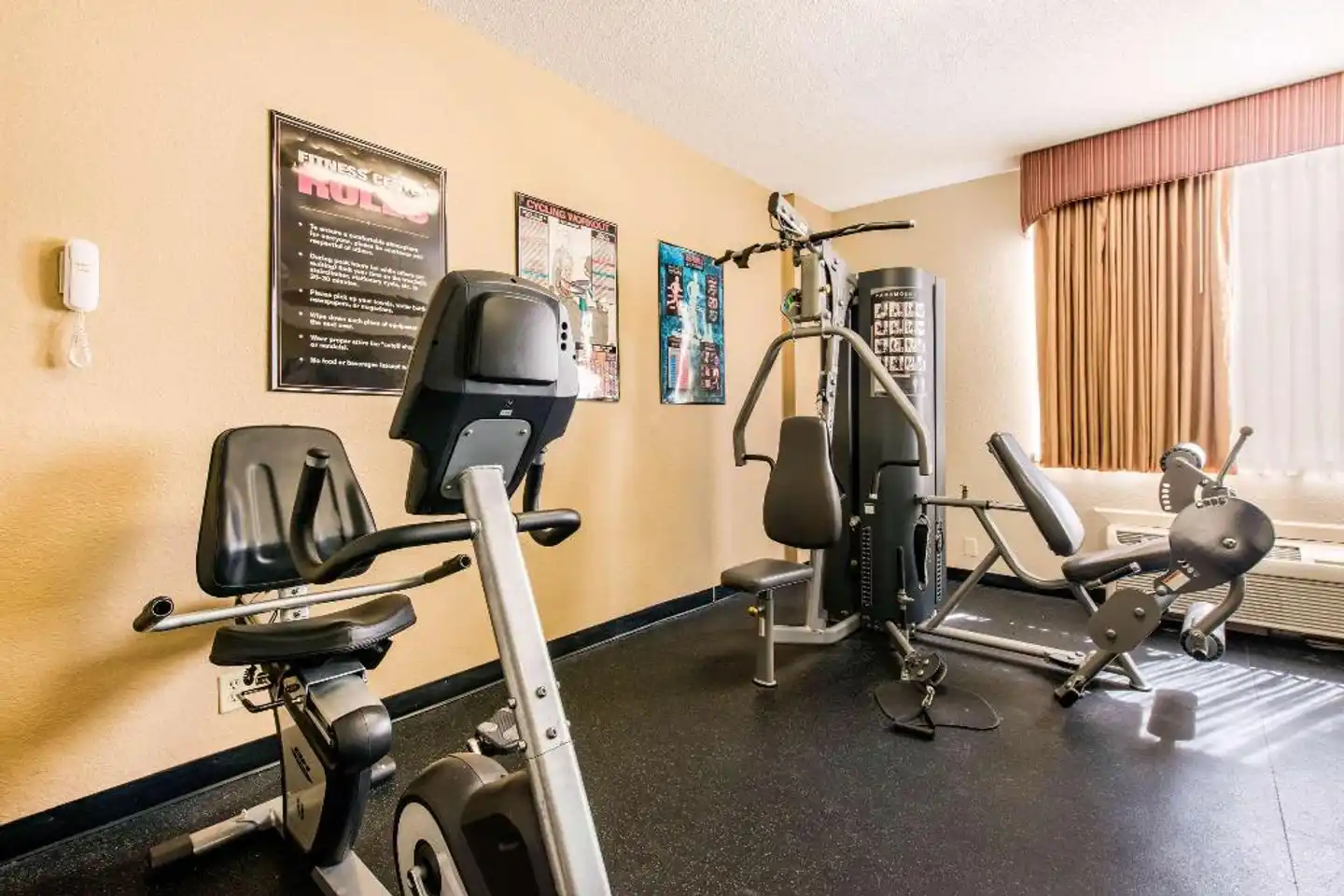 Quality Inn & Suites Near The Theme Parks Sport und Entertainment