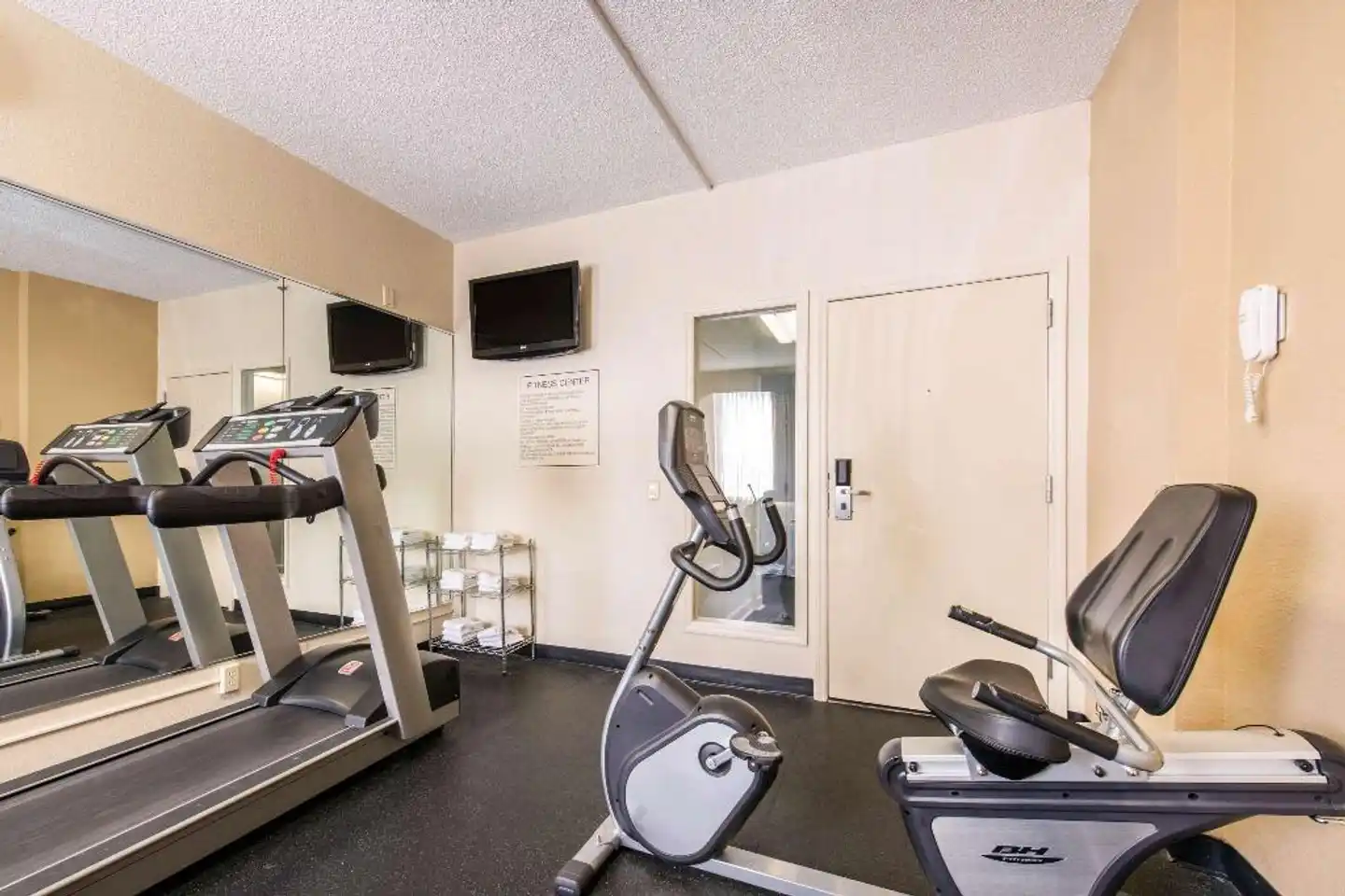 Quality Inn & Suites Near The Theme Parks Sport und Entertainment