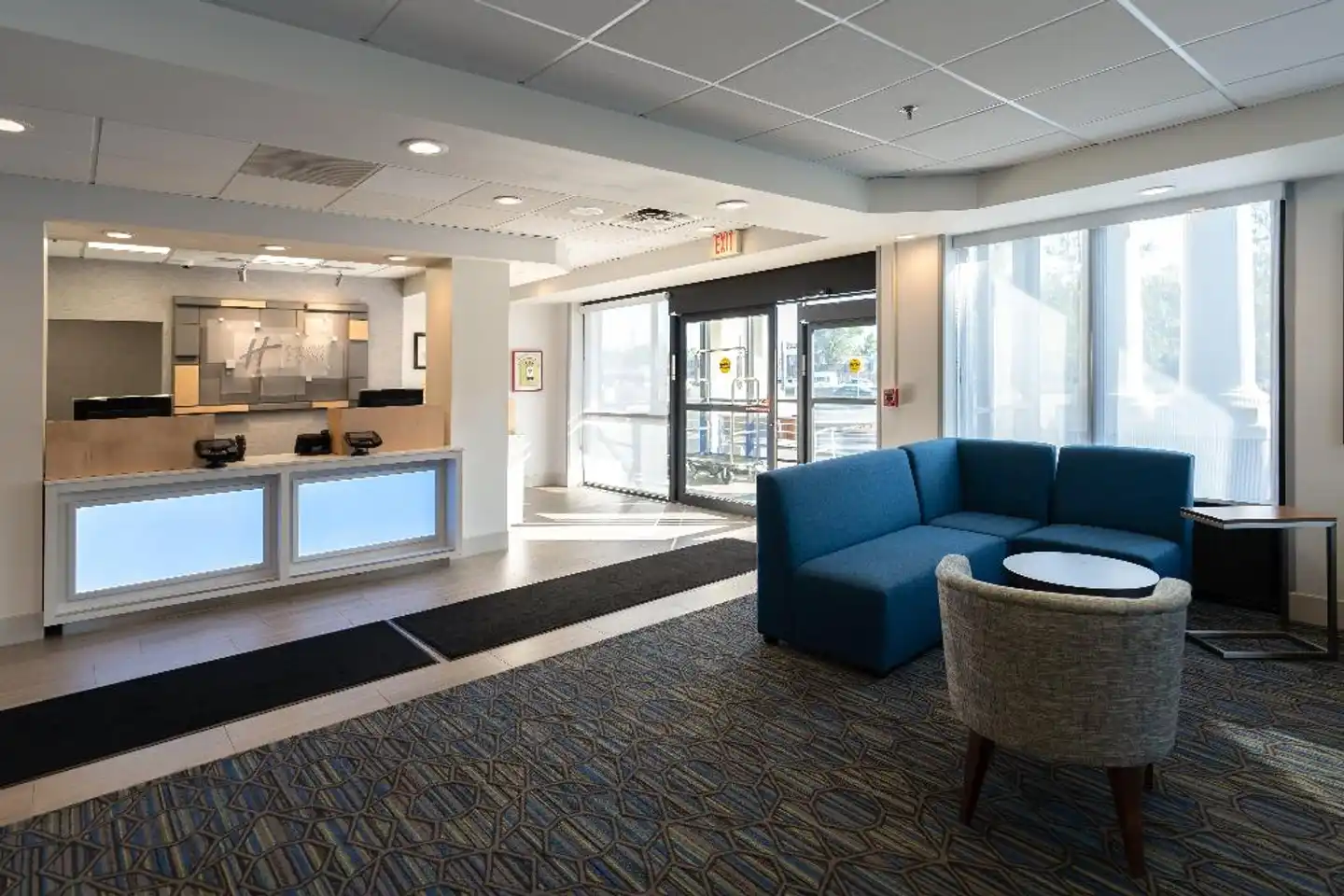 Holiday Inn Express Boston Lobby
