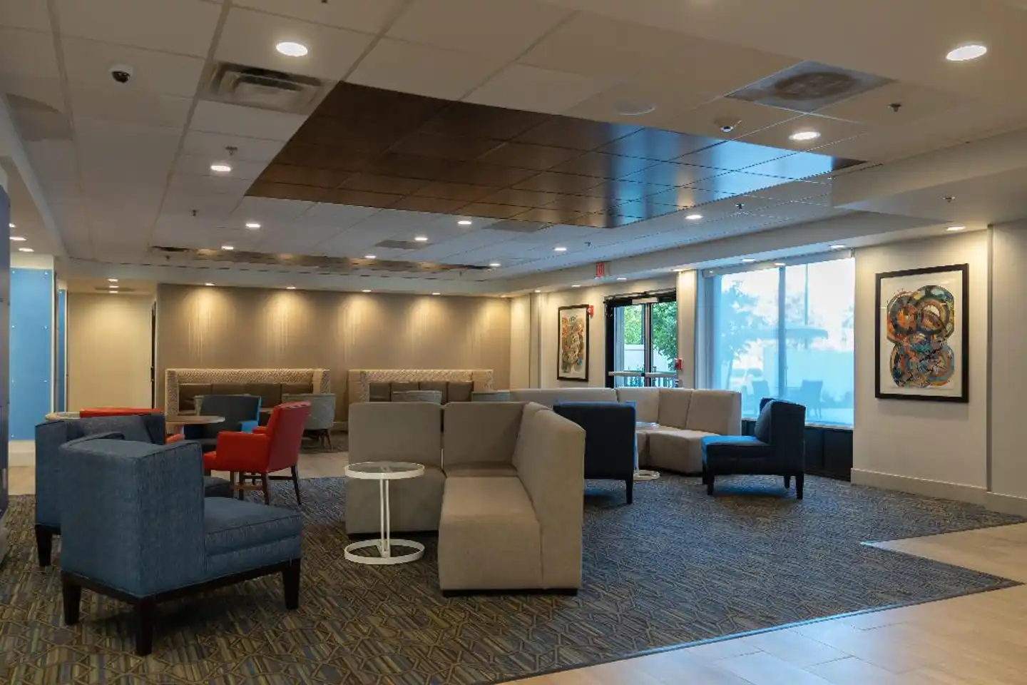 Holiday Inn Express Boston Lobby