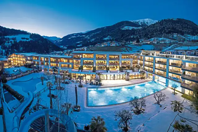 Stroblhof Active Family Spa Resort Aussenansicht