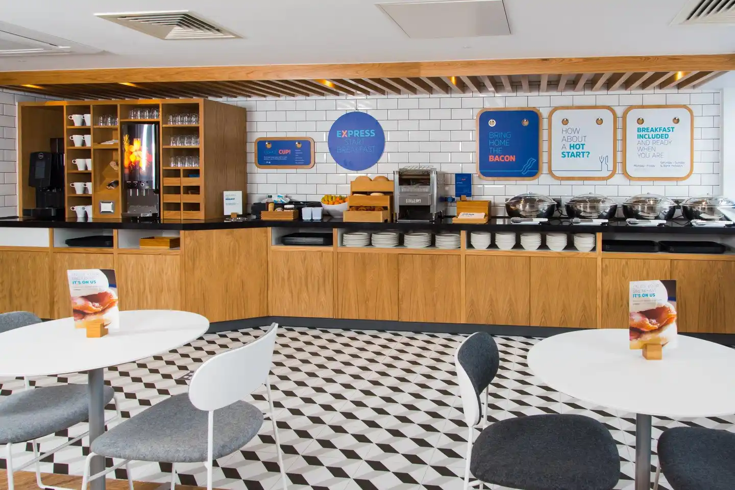 Holiday Inn Express Cardiff Bay Lobby
