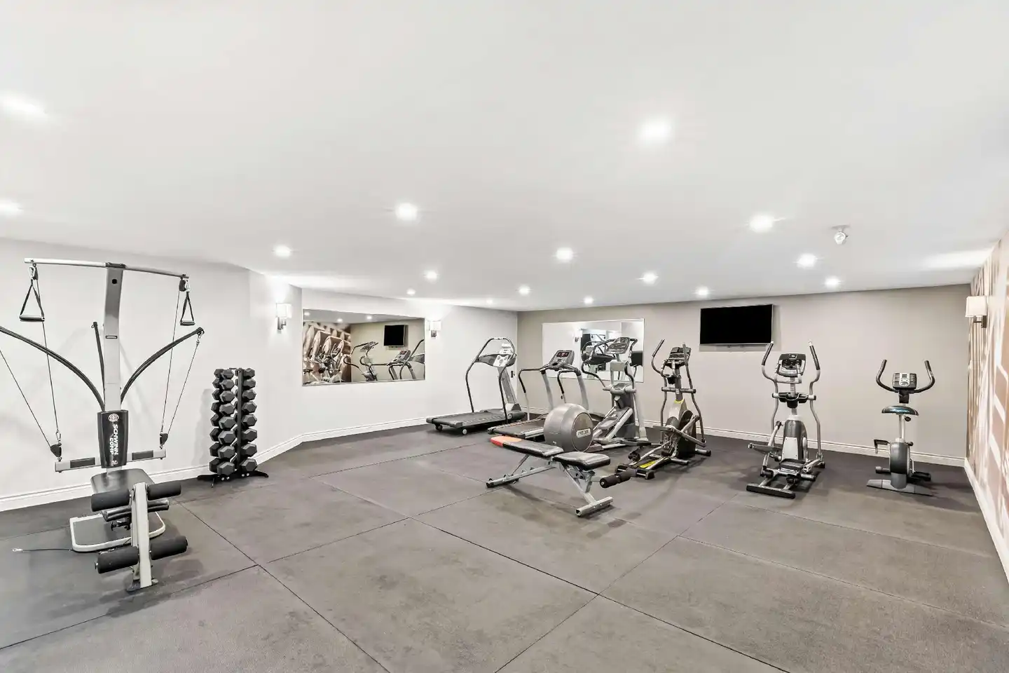 Best Western Plus Montreal East Sport und Entertainment