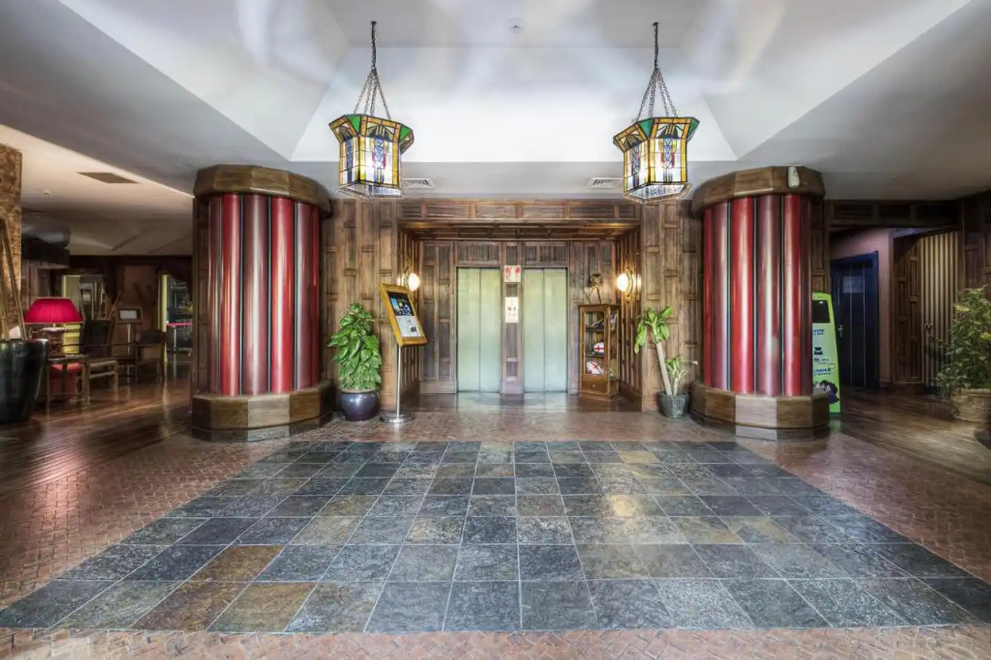 Grand Hotel Colony Lobby