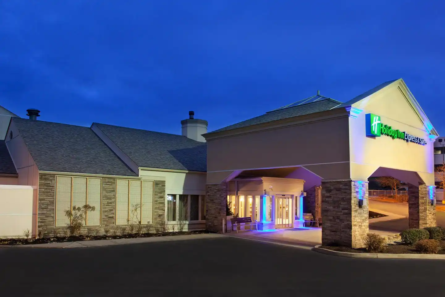 Holiday Inn Express & Suites Pittsburgh Airport Aussenansicht