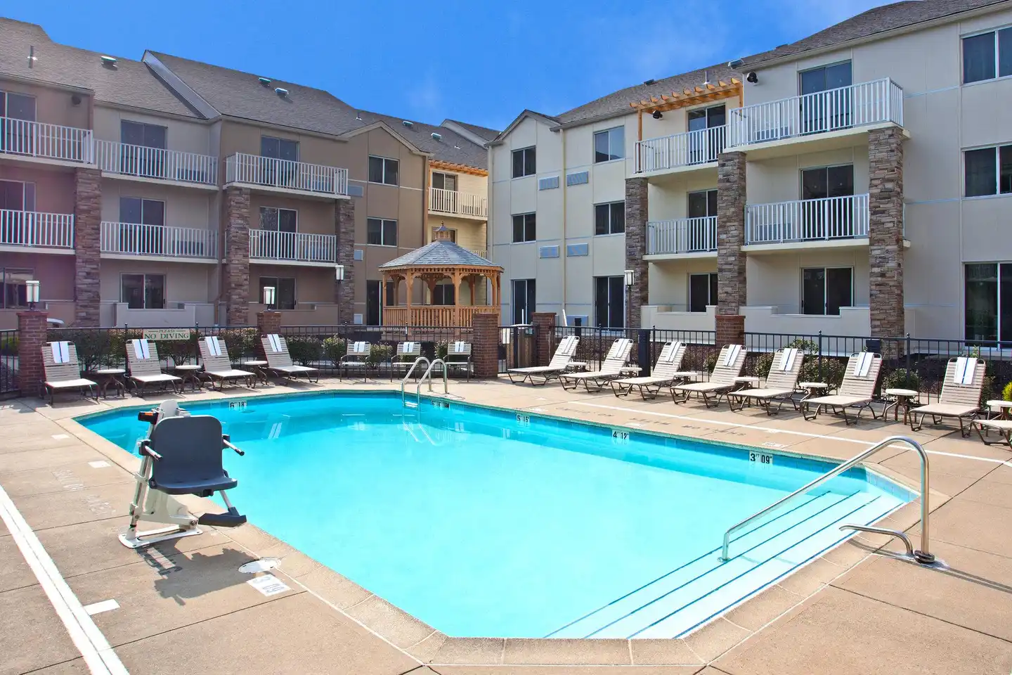 Holiday Inn Express & Suites Pittsburgh Airport Pool
