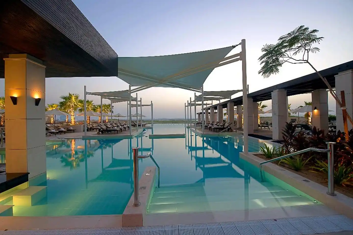 Crowne Plaza Abu Dhabi - Yas Island Pool